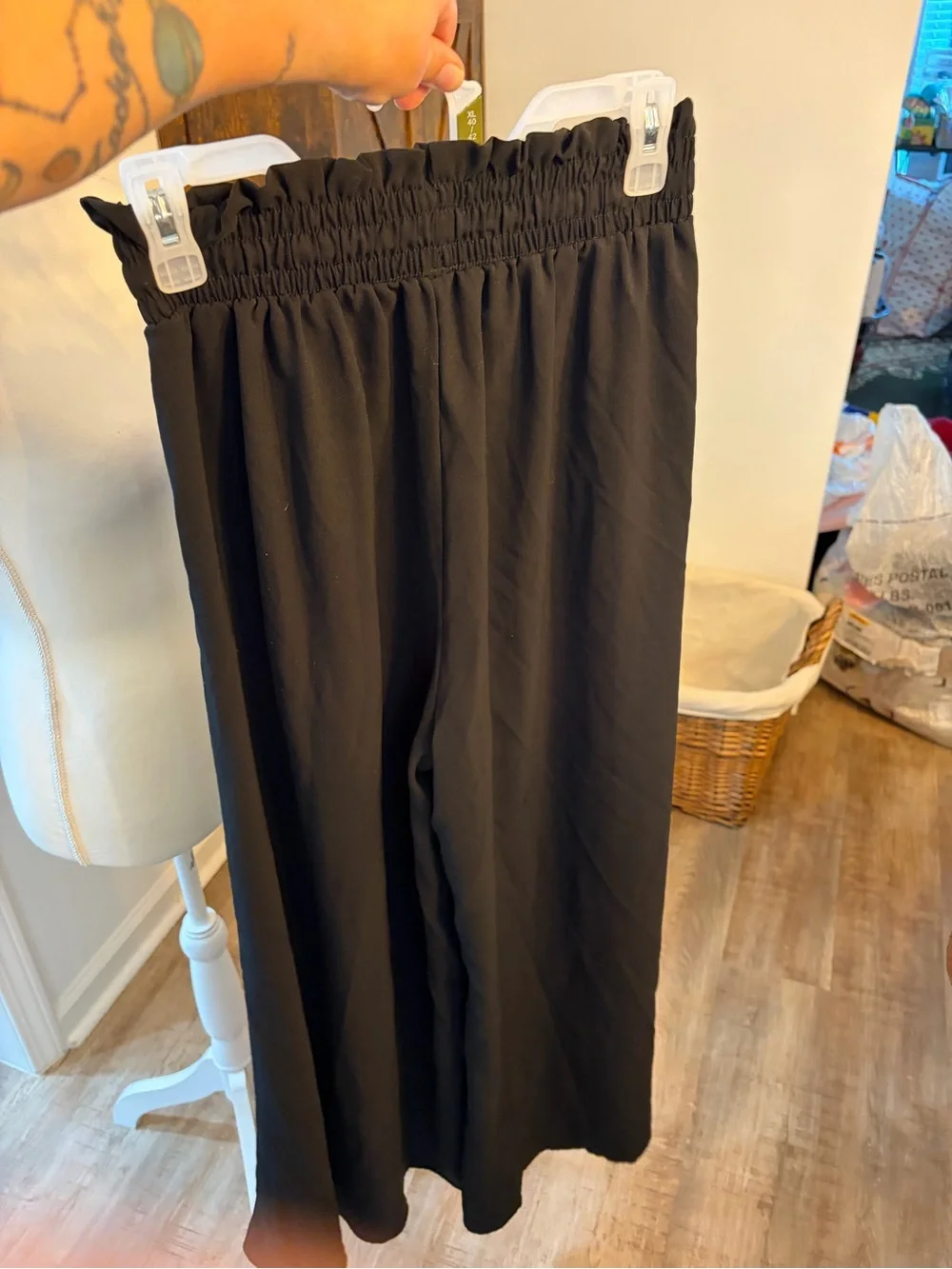 Women's Black Wide-Leg Elastic Waist Pants never worn
